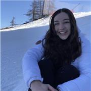 Studentessa diplomata al liceo linguistico impartisce lezioni di spagnolo a studenti di scuola media e superiori